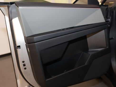 Used 2024 Tesla Cybertruck AWD Crew Cab image 23