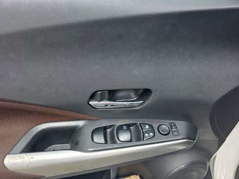 Used 2020 Nissan Kicks SR FWD image 2