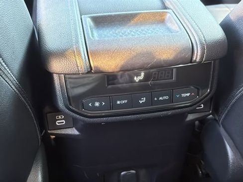 Used 2024 Toyota Grand Highlander AWD Hybrid image 10