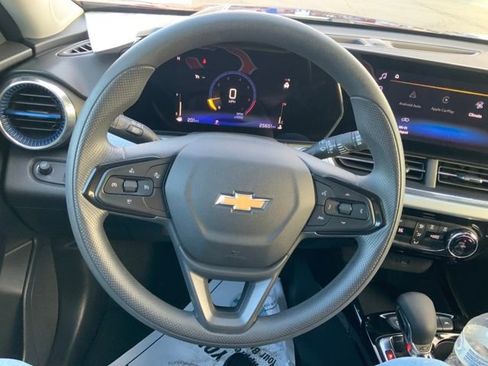 Certified 2025 Chevrolet Trax LT image 20