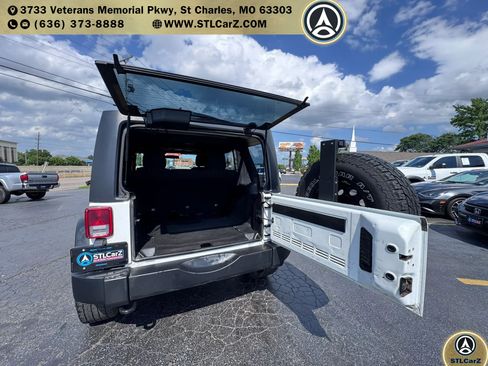 Used 2013 Jeep Wrangler Unlimited Sport w/ Connectivity Group AWD/4WD image 12