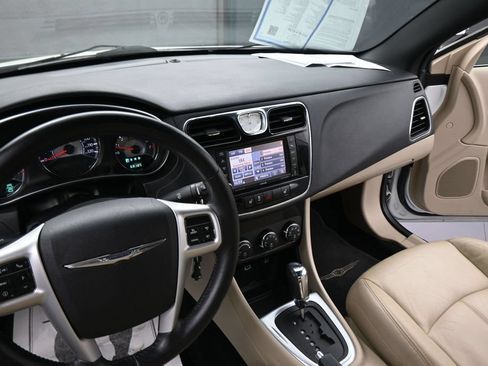 Used 2011 Chrysler 200 Limited FWD image 40