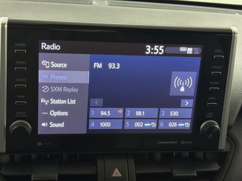 Used 2022 Toyota RAV4 SE image 18