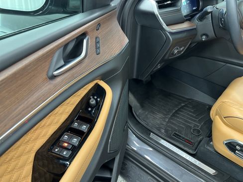 Used 2023 Jeep Grand Cherokee L Summit w/ High Altitude Package image 19