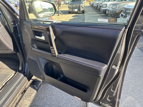 Used 2018 Toyota 4Runner TRD Off-Road Premium w/ Wilderness Package AWD/4WD image 7