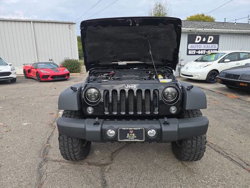 Used 2015 Jeep Wrangler Unlimited Rubicon w/ Connectivity Group image 37