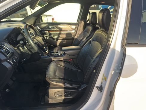 Used 2018 Ford Explorer Platinum image 9
