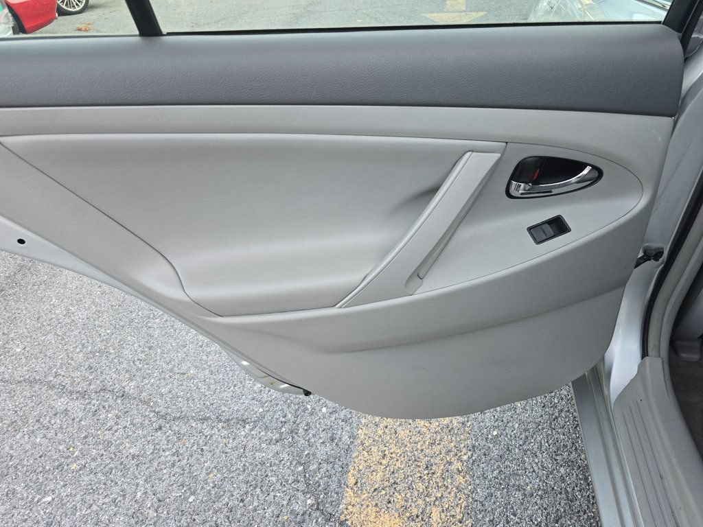 Used 2007 Toyota Camry Hybrid w/ Leather Pkg FWD image 12