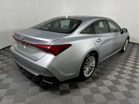 Used 2019 Toyota Avalon Limited image 5