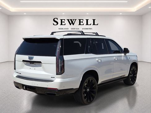 Used 2025 Cadillac Escalade Sport Platinum w/ LPO, ONYX Package AWD/4WD image 4