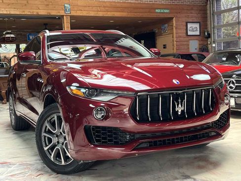 Used 2017 Maserati Levante S AWD/4WD image 3