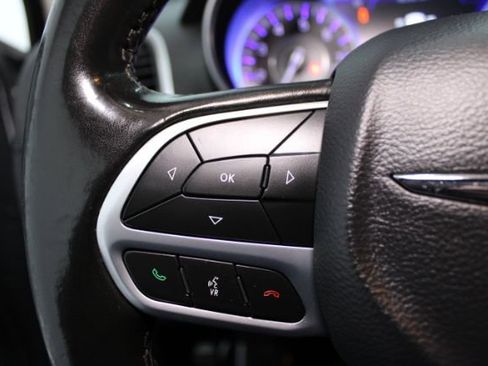 Used 2019 Chrysler 300 Touring w/ Sport Appearance Package image 17