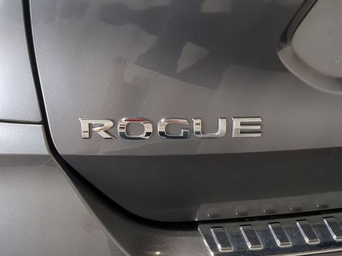 Used 2017 Nissan Rogue SV AWD/4WD image 16