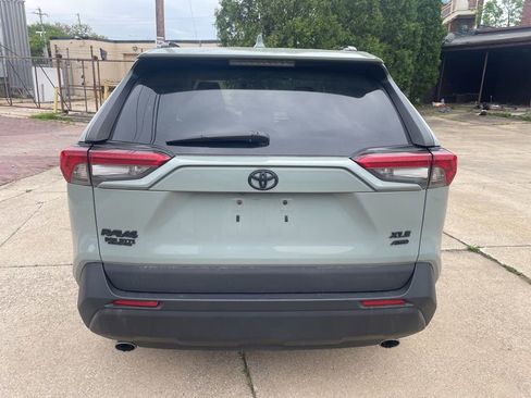 Used 2021 Toyota RAV4 XLE w/ Convenience Package AWD/4WD image 3