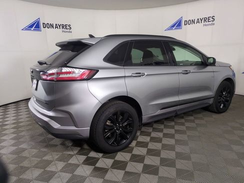 Used 2023 Ford Edge SE w/ Black Appearance Package image 7