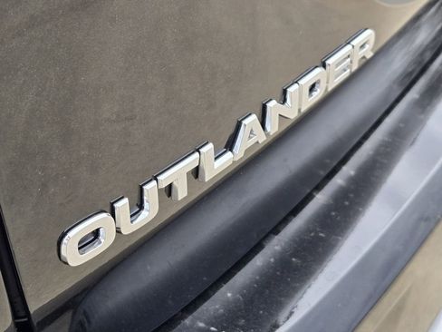 New 2026 Mitsubishi Outlander SE image 7