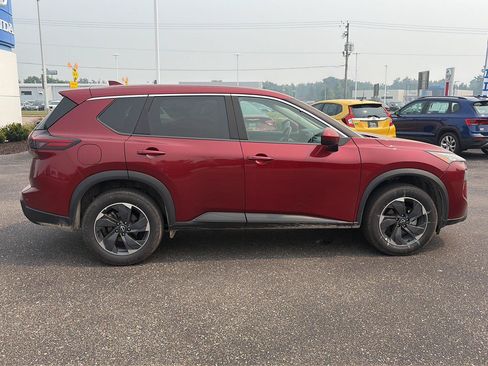 Used 2025 Nissan Rogue SV FWD image 8