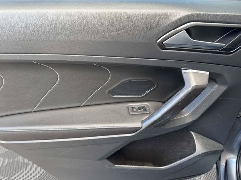 Used 2023 Volkswagen Tiguan SE w/ Panoramic Sunroof Package AWD/4WD image 11