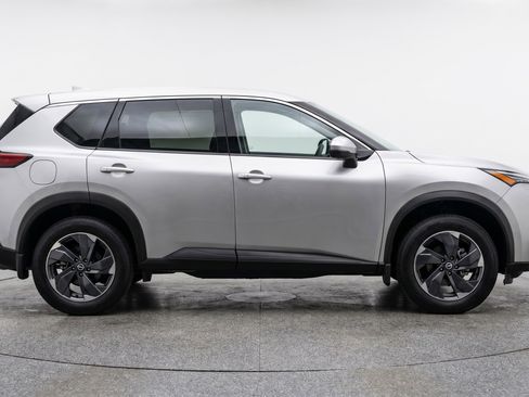 Used 2025 Nissan Rogue SV AWD/4WD image 11