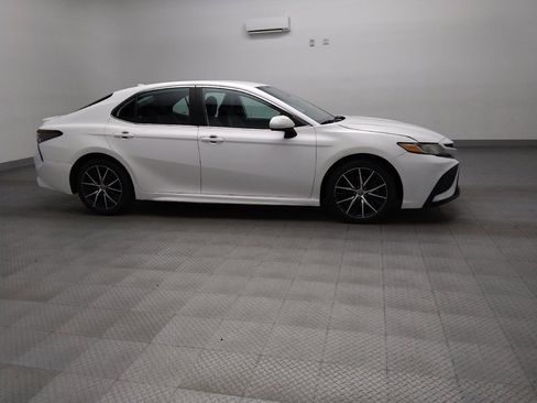 Used 2021 Toyota Camry SE FWD image 11