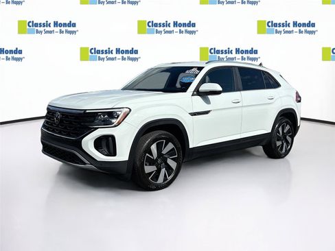 Used 2025 Volkswagen Atlas Cross Sport SE FWD image 3