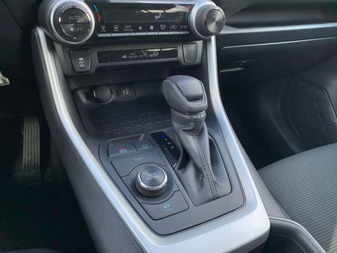 Used 2025 Toyota RAV4 LE image 40