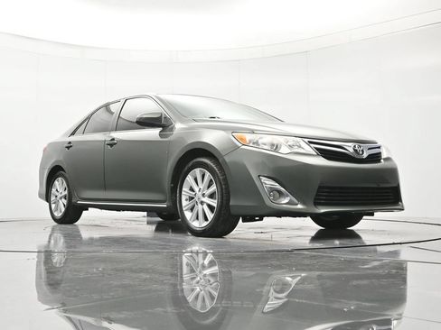 Used 2013 Toyota Camry XLE FWD image 38