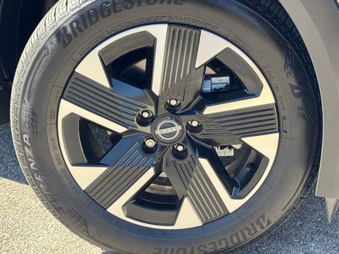 Certified 2025 Nissan Kicks SV image 10