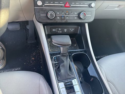 Certified 2025 Hyundai Tucson SE image 11