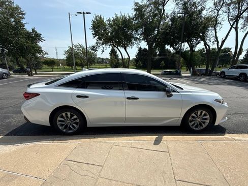 Used 2022 Toyota Avalon XLE FWD image 7