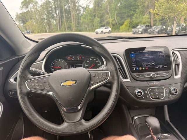 Used 2025 Chevrolet Malibu LT FWD image 2