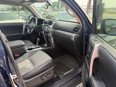 Used 2017 Toyota 4Runner SR5 Premium AWD/4WD image 10
