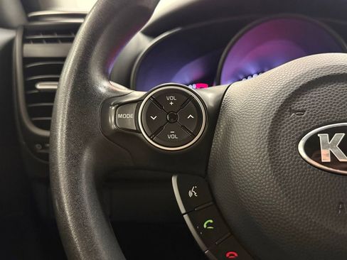 Used 2017 Kia Soul + FWD image 19