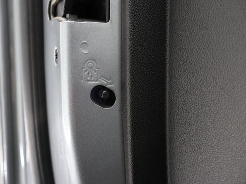 Used 2024 Chevrolet Silverado 2500 Custom w/ Custom Value Package image 37