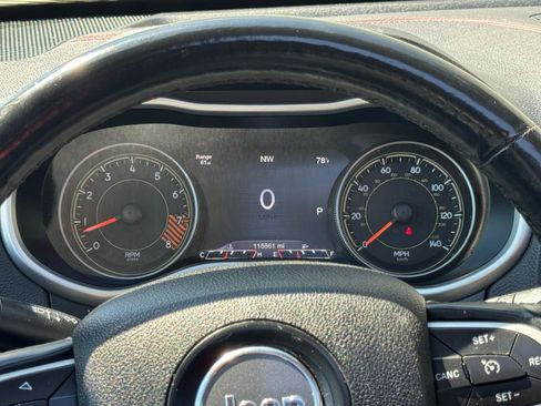 Used 2015 Jeep Cherokee Trailhawk w/ Comfort/Convenience Group AWD/4WD image 19