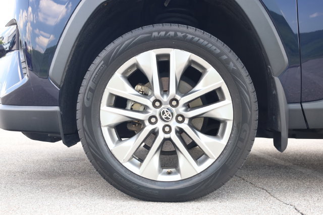 Used 2021 Toyota RAV4 XLE Premium AWD/4WD image 8