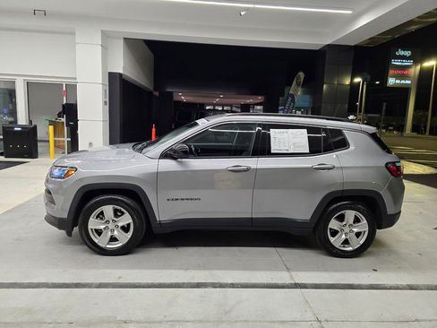 Certified 2022 Jeep Compass Latitude w/ Convenience Group FWD image 3