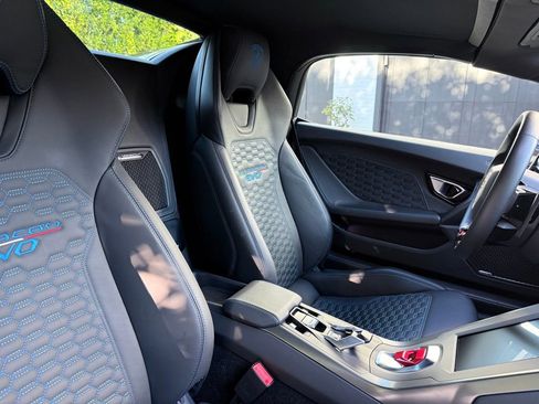 Used 2023 Lamborghini Huracan EVO image 38