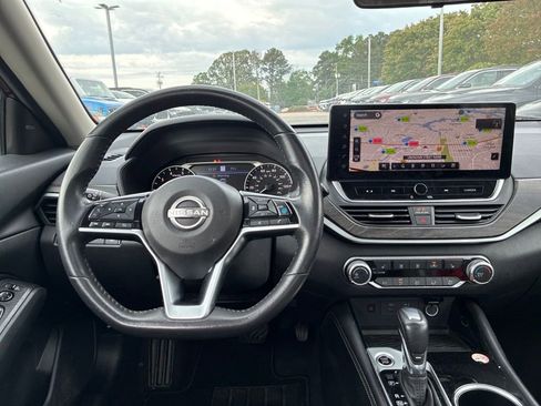 Used 2024 Nissan Altima 2.5 SV w/ SV Premium Package FWD image 25