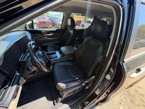 Used 2026 Kia Carnival FWD image 36