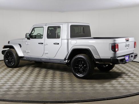 Used 2023 Jeep Gladiator Overland image 6