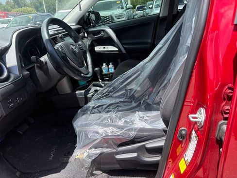 Used 2017 Toyota RAV4 XLE FWD image 2