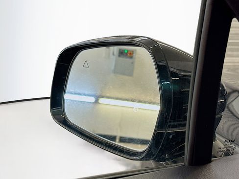 Used 2024 Kia Sorento S image 16