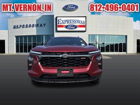 Used 2025 Chevrolet Trax RS w/ Sunroof Package FWD image 2