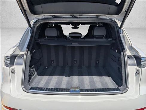 Used 2022 Porsche Cayenne Turbo image 6