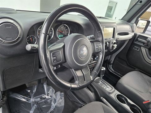 Used 2018 Jeep Wrangler Unlimited Sport S image 13