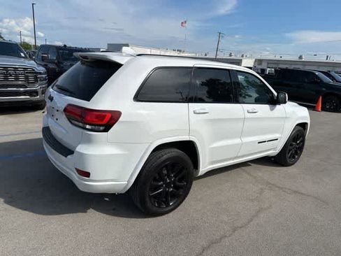 Used 2019 Jeep Grand Cherokee Altitude AWD/4WD image 22