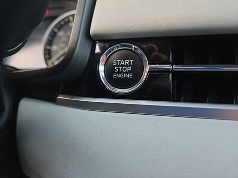 Used 2025 Mitsubishi Outlander AWD image 26