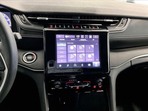 Used 2023 Jeep Grand Cherokee Laredo image 24