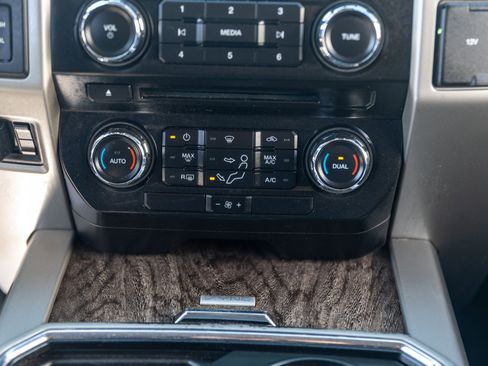 Used 2017 Ford F350 Lariat w/ Chrome Package image 40